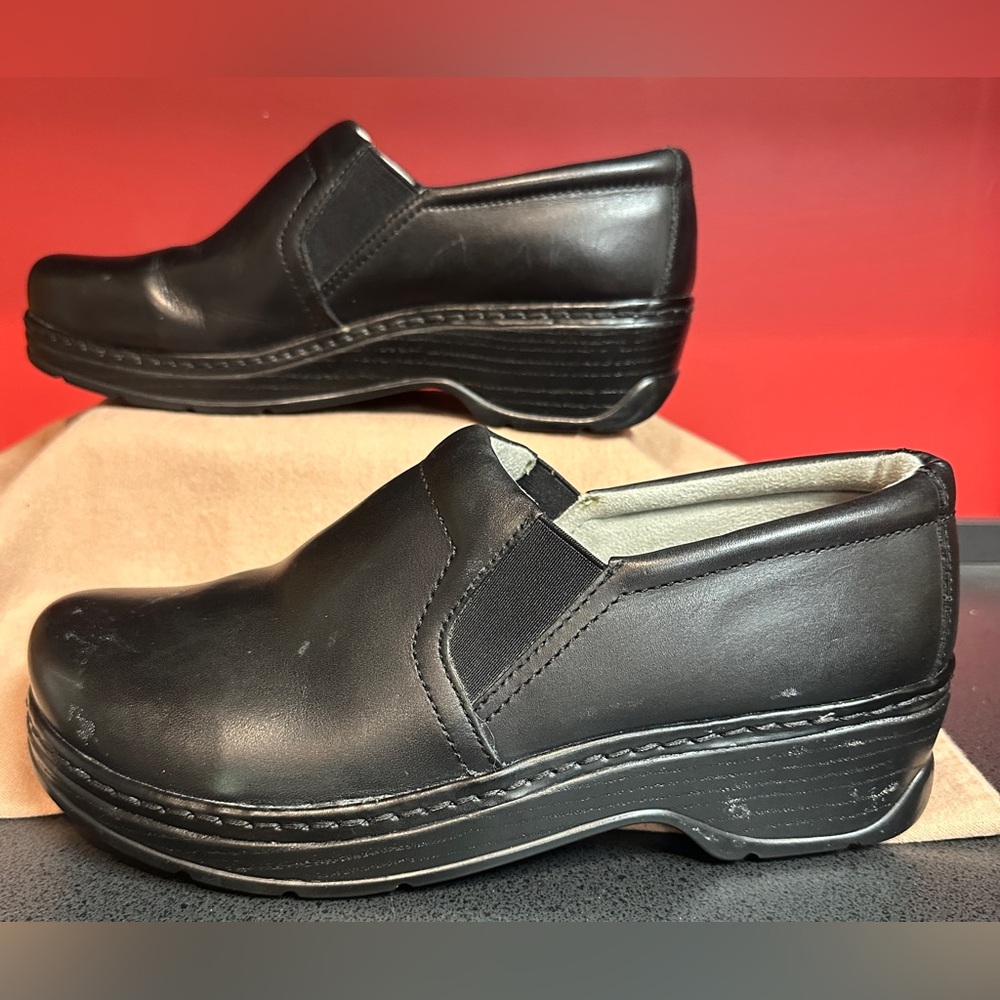 Klogs Black Leather Slip On Closed Back Clog Slip Resistant Women’s Size 12M